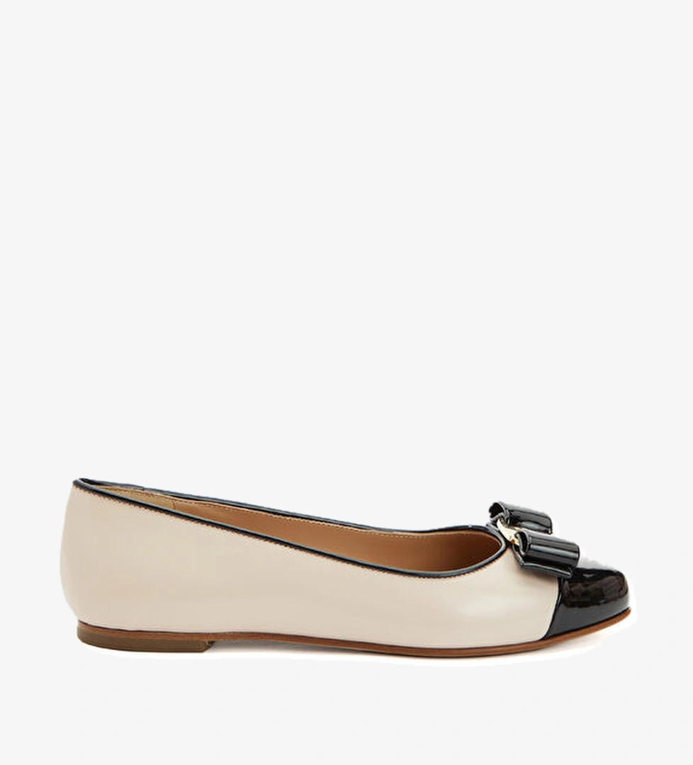 Ferragamo Siyah Deri Babet model görseli