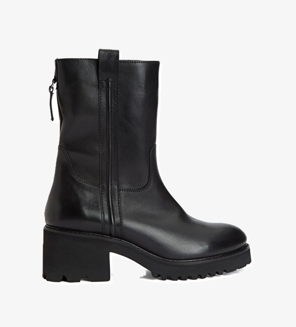 Divarese Siyah Fermuarlı Parlak Kadın Deri Bot model görseli