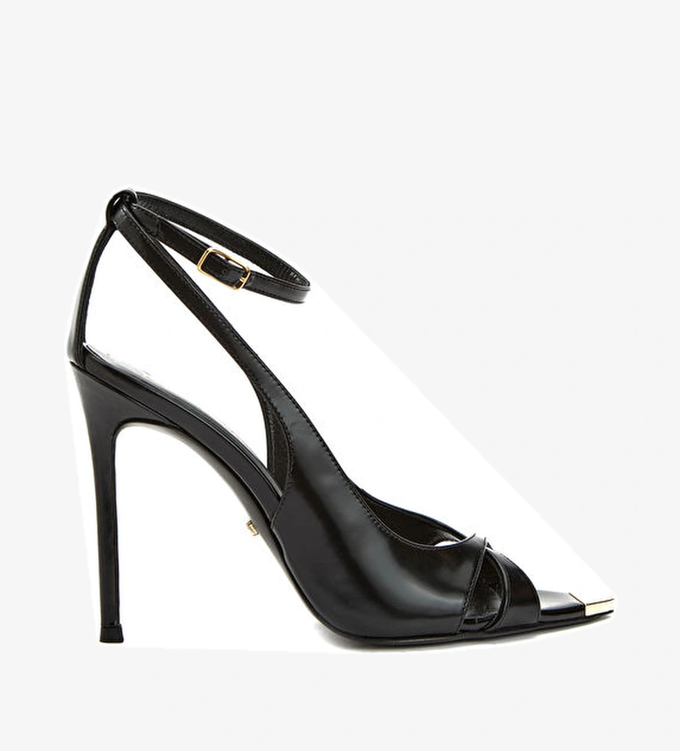 Network Siyah Aksesuar Detaylı Kadın Deri Sandalet model görseli