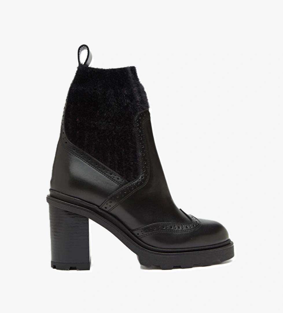 Divarese Siyah Triko Detaylı Kadın Deri Bot model görseli