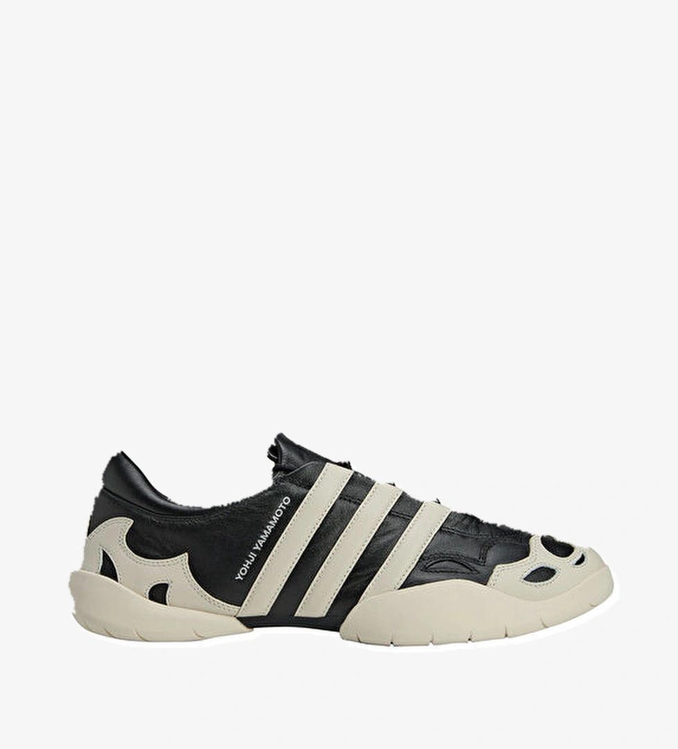 Y-3 Regu 2002 Siyah Erkek Deri Sneaker model görseli
