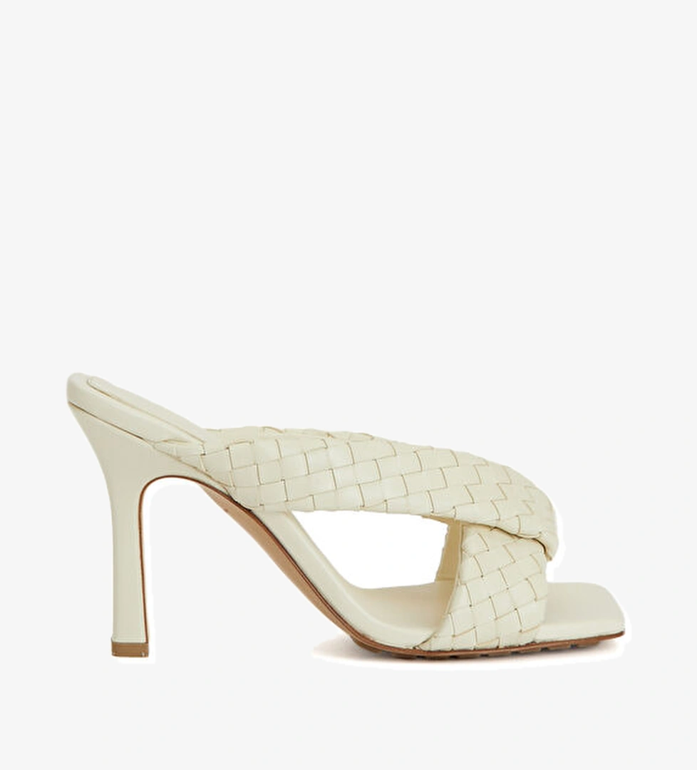 Bottega Veneta Riva Beyaz Kadın Deri Terlik model görseli