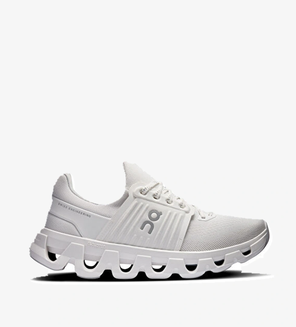 On Cloudswift 4 AD Beyaz Kadın Sneaker model görseli