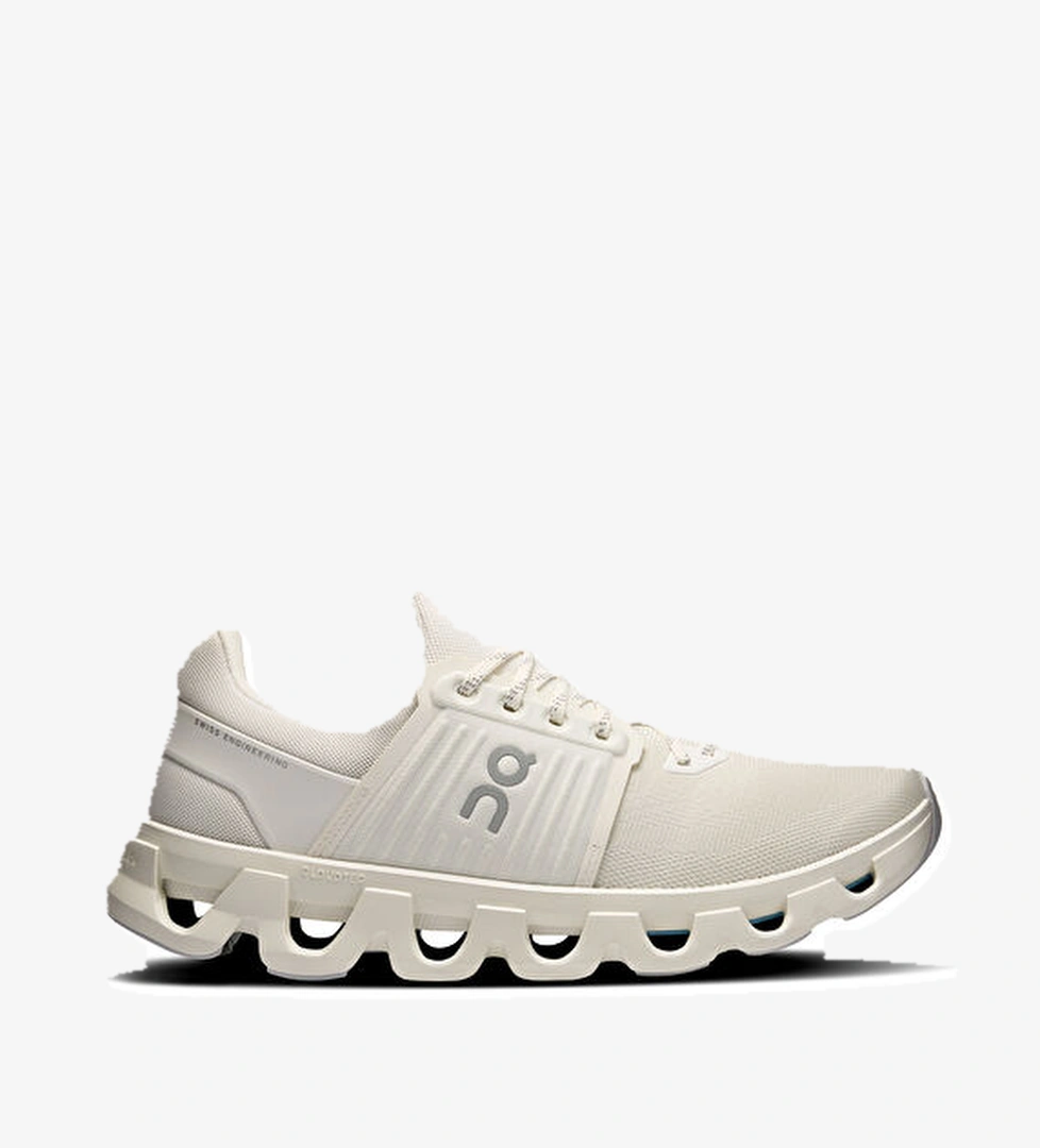 On Cloudswift 4 AD Beyaz Erkek Sneaker model görseli