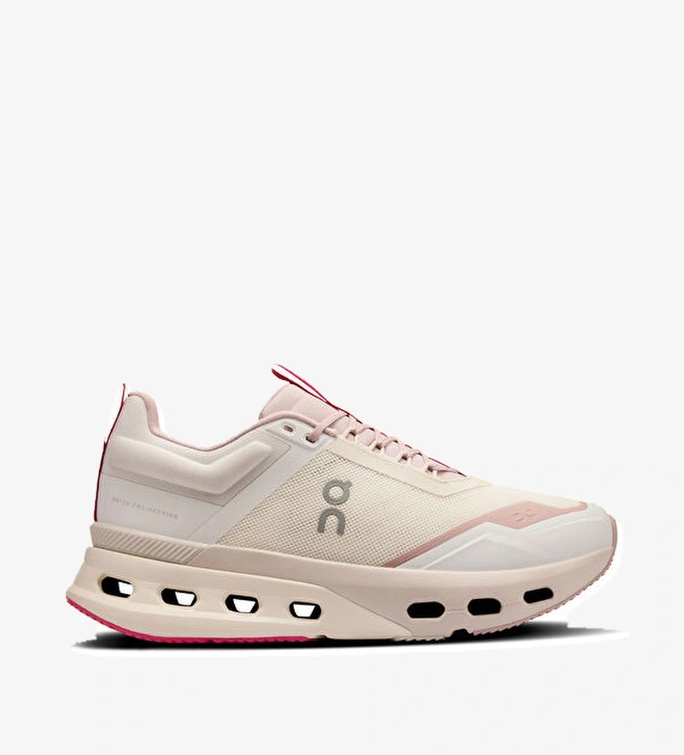 On Cloudnova X Gri Kadın Sneaker model görseli