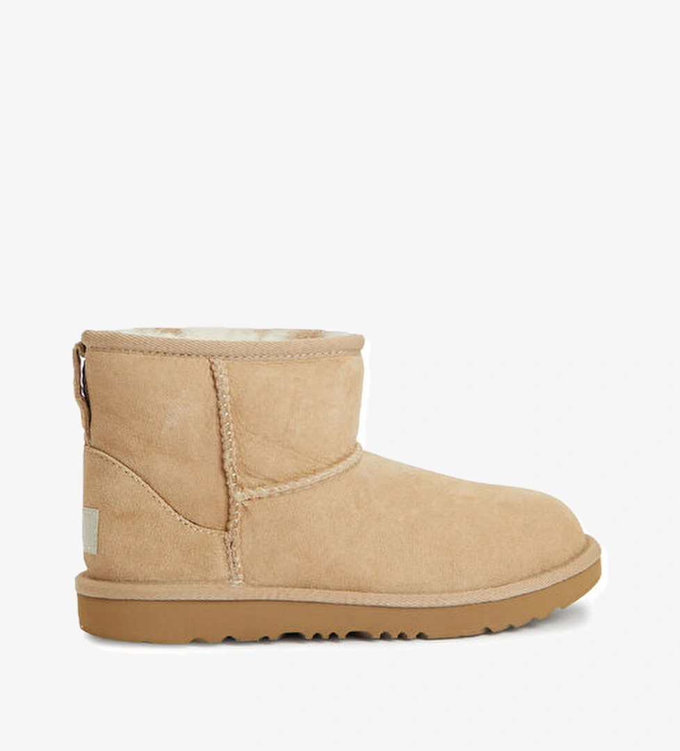 Ugg Classic Mini II Bej Kız Çocuk Bot model görseli