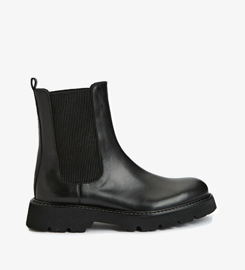 Beymen Club Siyah Kadın Deri Chelsea Bot model görseli