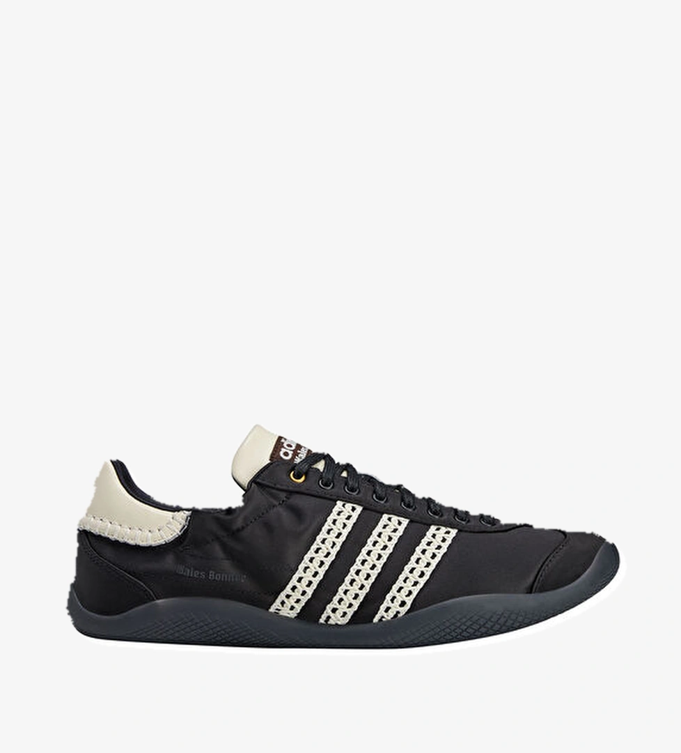 Adidas Karintha Lo Siyah Kadın Deri Sneaker model görseli