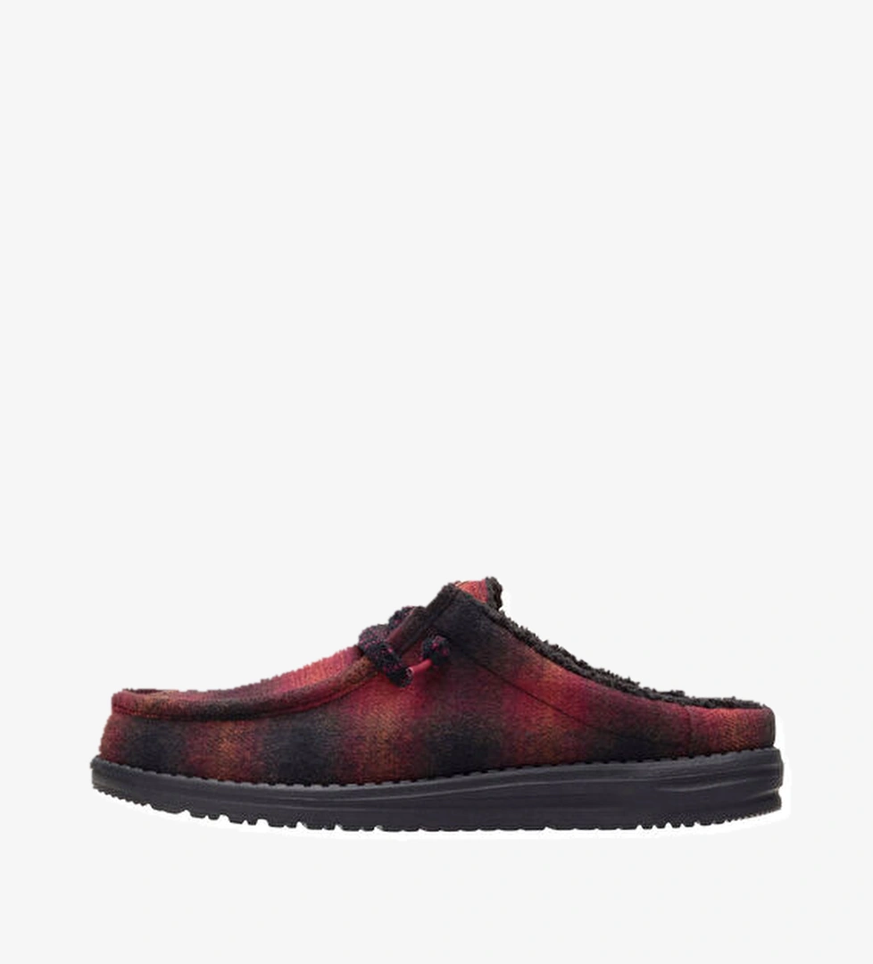 Hey Dude Wally Kırmızı Siyah Ekose Desenli Erkek Terlik model görseli