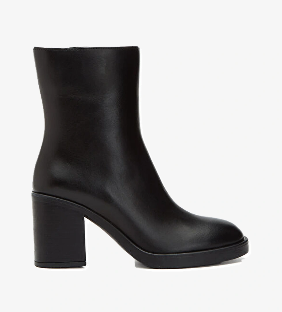 Beymen Club Siyah Topuklu Deri Bot model görseli