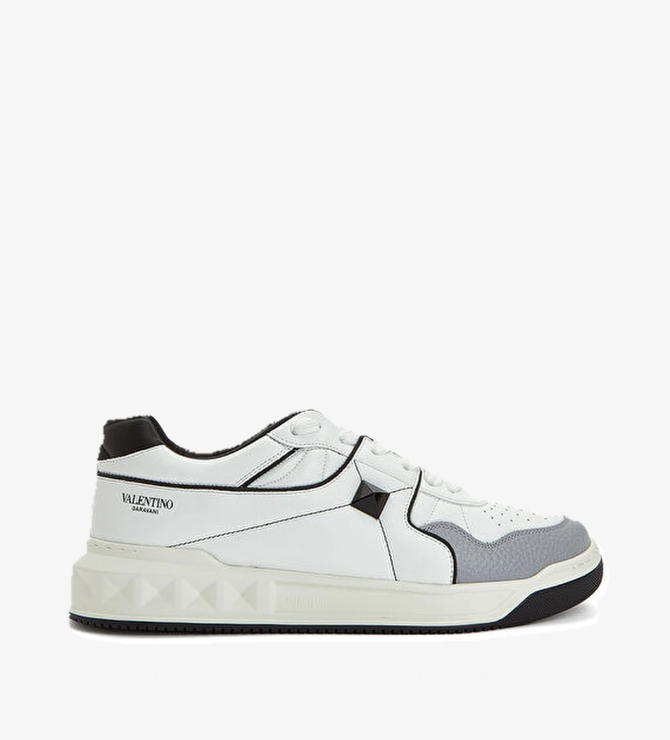 Valentino Garavani One Stud Beyaz Gri Erkek Deri Sneaker model görseli