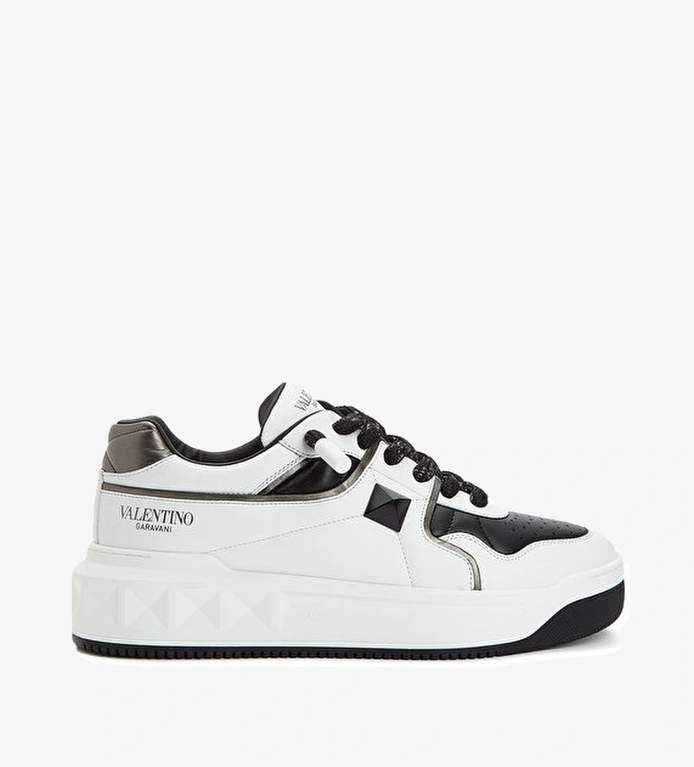 Valentino Garavani One Stud Beyaz Gri Erkek Deri Sneaker model görseli