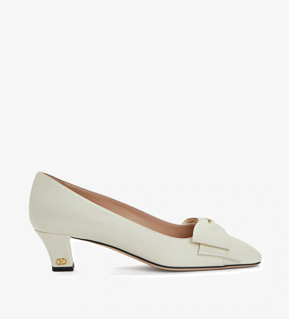 Valentino Garavani Ekru Fiyonk Detaylı Deri Topuklu Ayakkabı model görseli