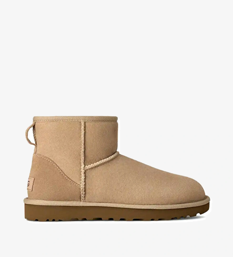 Ugg Classic Mini II Kum Kadın Bot model görseli