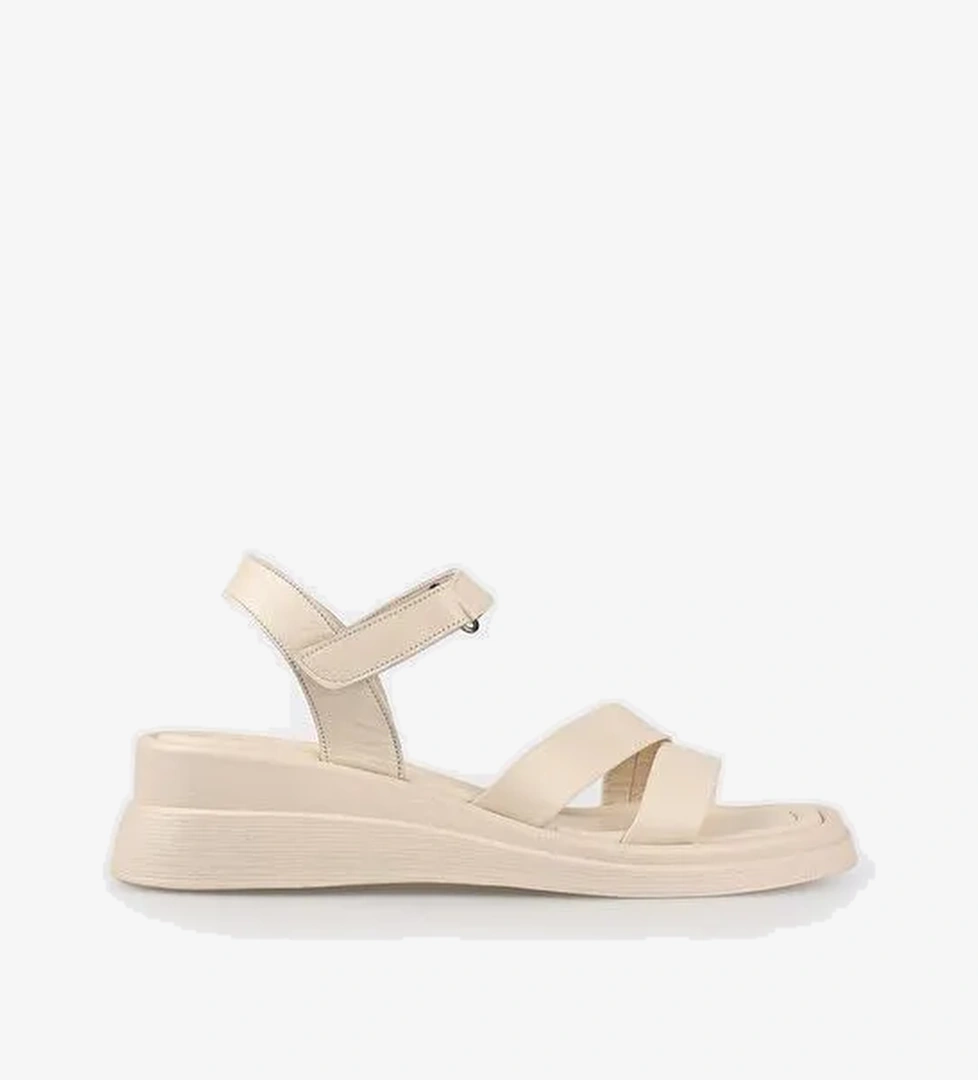 Bej Deri Kadın Dolgu Topuk Sandalet - Görsel 1