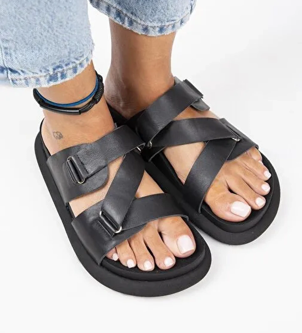 Manijero Siyah Kadın Deri Terlik MNJ.131.05 - Görsel 1