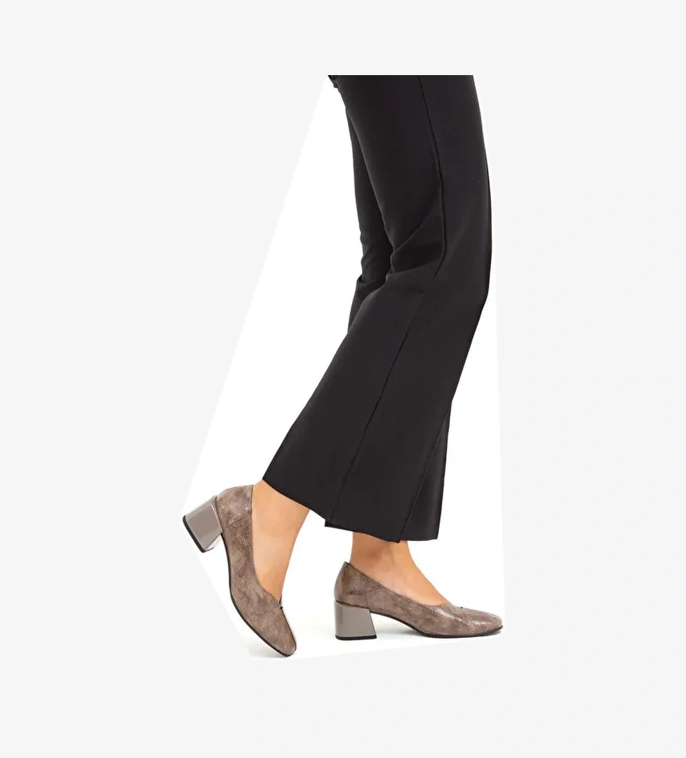 Tamer Tanca Siyah Kadın Rugan Klasik Ayakkabı 94 2441289 BN AYK Y22 - Görsel 1