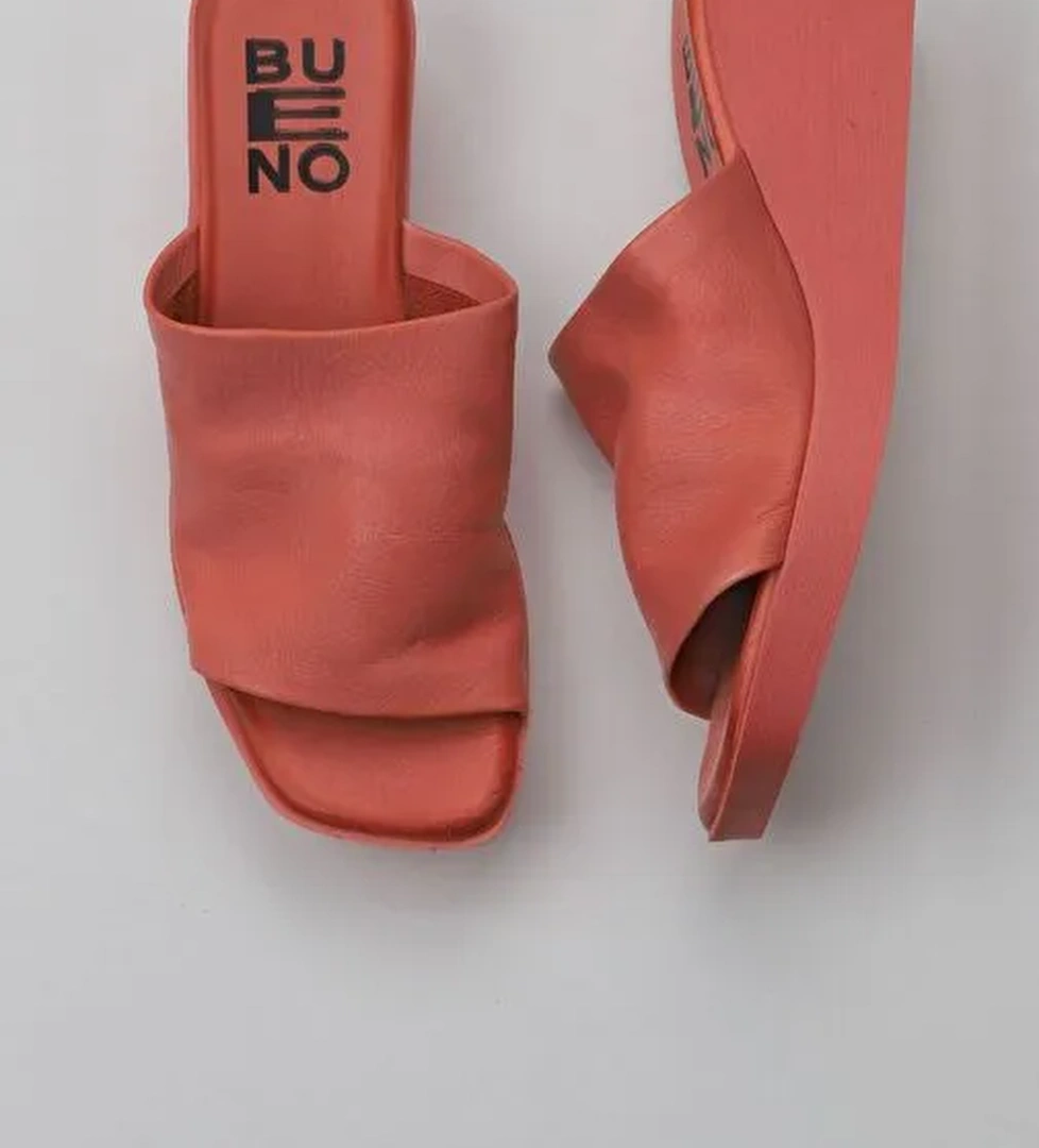 Bueno Shoes Mercan Deri Kadın Dolgu Topuklu Terlik 01wy2404 - Görsel 1