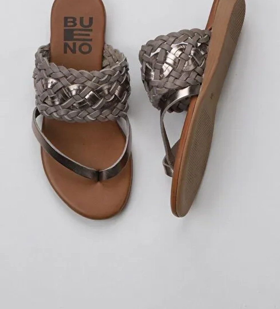 Bueno Shoes Gri Parlak Deri Kadın Parmak Arası Terlik 01wu7448 - Görsel 1