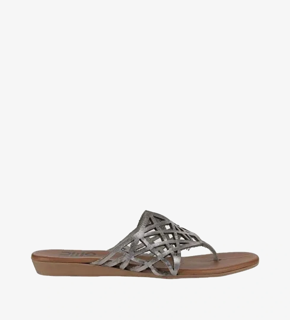 Bueno Shoes Gümüş Parlak Deri Kadın Parmak Arası Terlik 01wu7460