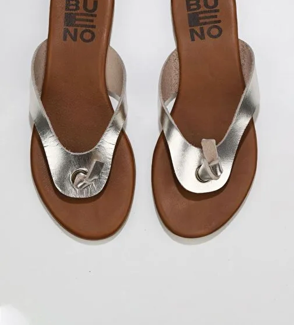 Bueno Shoes Bej Parlak Deri Kadın Parmak Arası Terlik 01wu7446 - Görsel 1