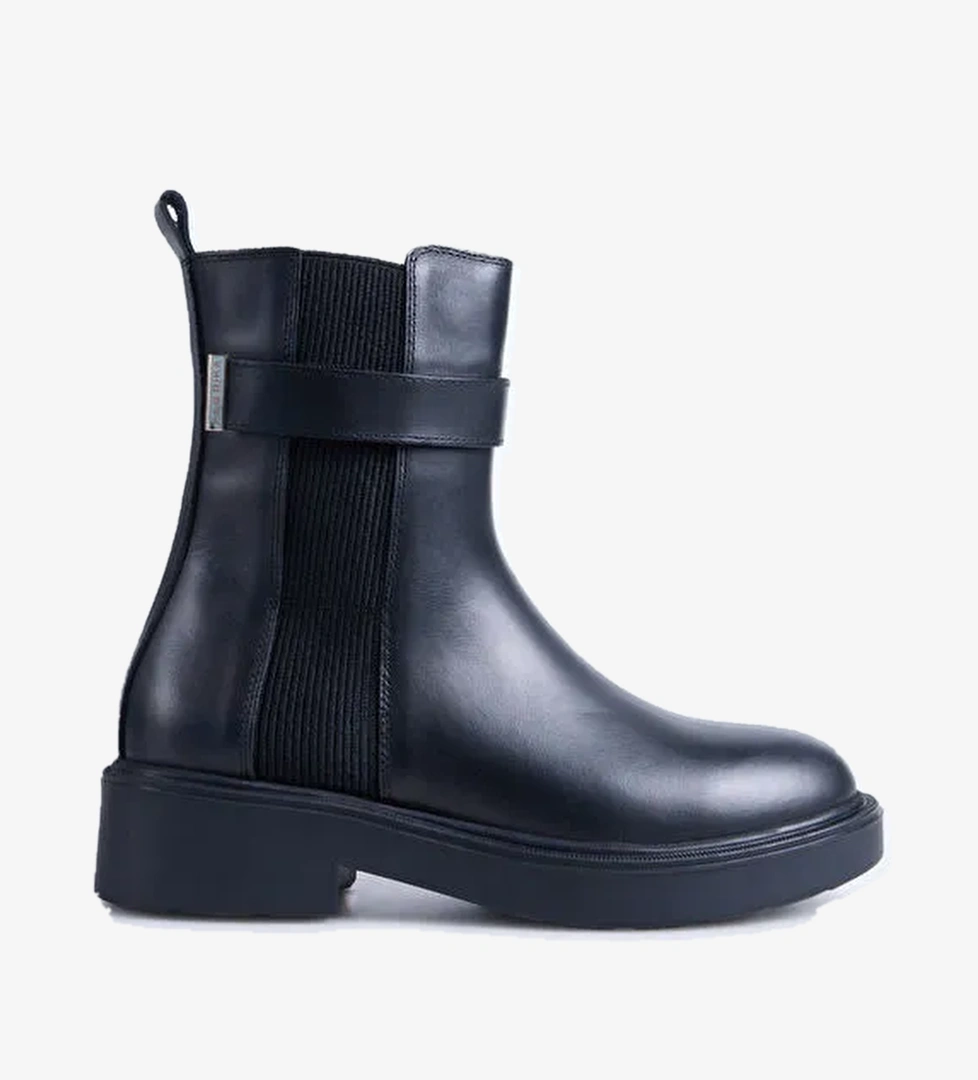 Fabrika Fabrika Siyah Kadın Deri Bot D-DAVINIA model görseli