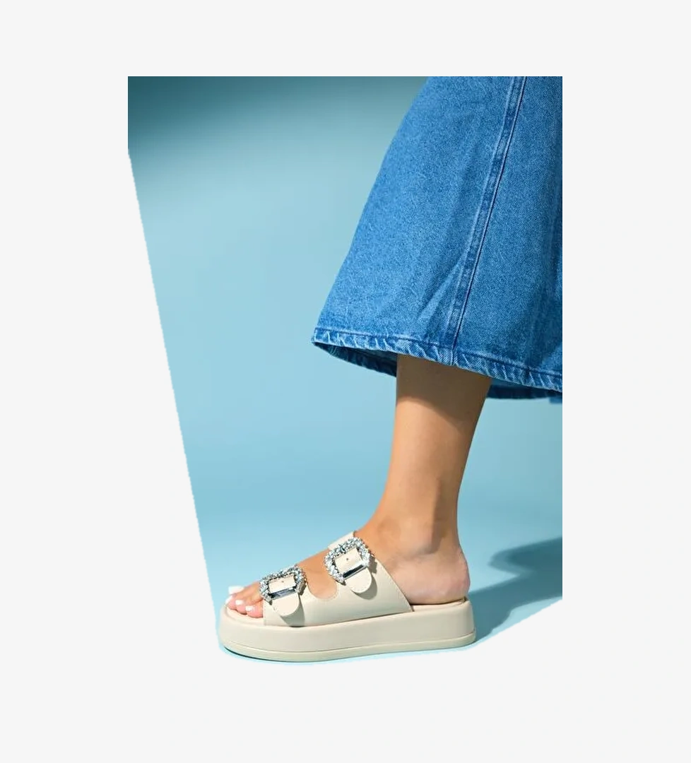 PREDS Bej Taşlı Tokalı Çift Bantlı Kadın Terlik - Görsel 1