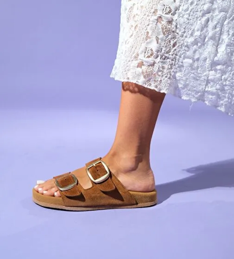 OVESTA Taba Süet Hakiki Deri Çift Bantlı Kadın Terlik - Görsel 1