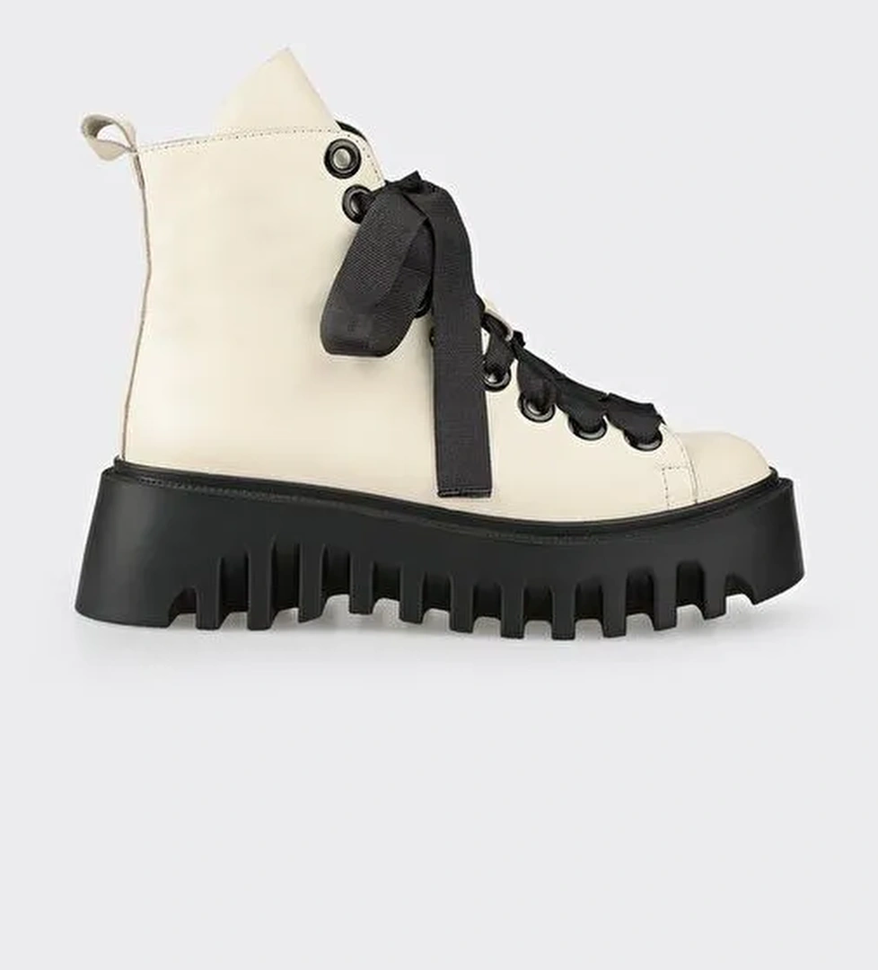 Bej Deri Kadın Günlük Bot - Görsel 1