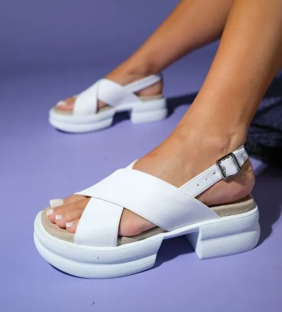 LUNGO Beyaz Cilt Çapraz Bantlı Kalın Tabanlı Kadın Sandalet - Görsel 1