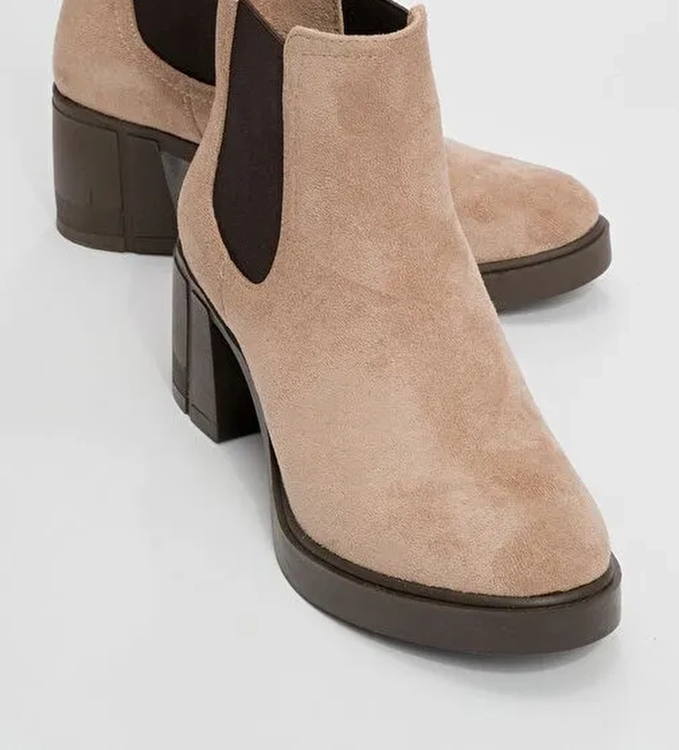 LOVES Bej Süet Lastikli Kadın Kalın Topuklu Bot - Görsel 1