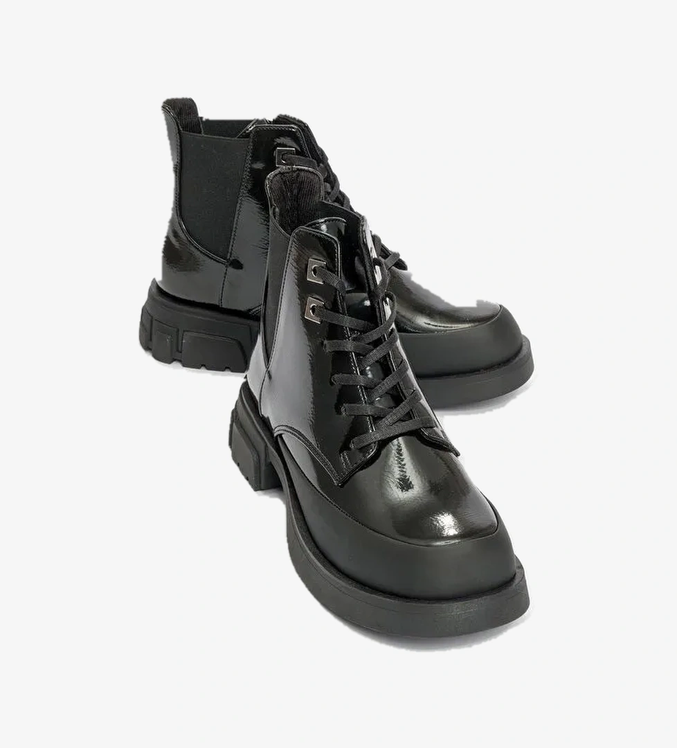 CHALLO Siyah Rugan Bağcıklı Lastikli Kadın Postal Bot - Görsel 1