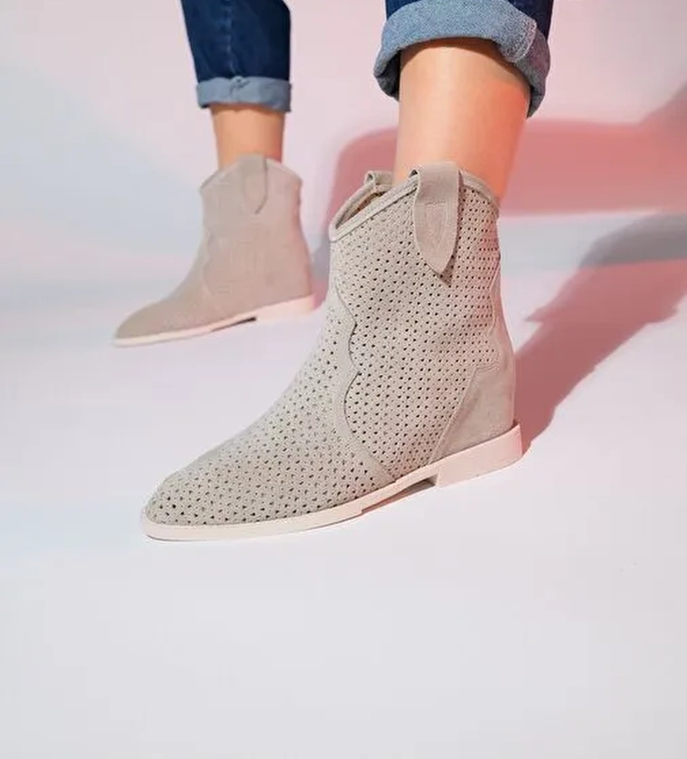 LOİVOS Bej Süet Hakiki Deri Delikli Kadın Gizli Topuk Yazlık Bot - Görsel 1