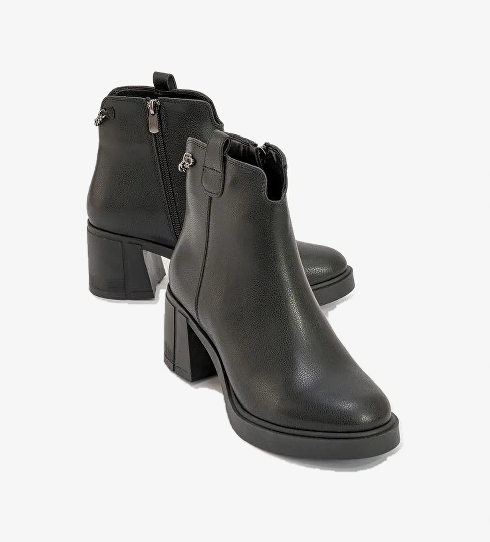 MİER Siyah Cilt Zincir Detaylı Kadın Kalın Topuklu Bot - Görsel 1