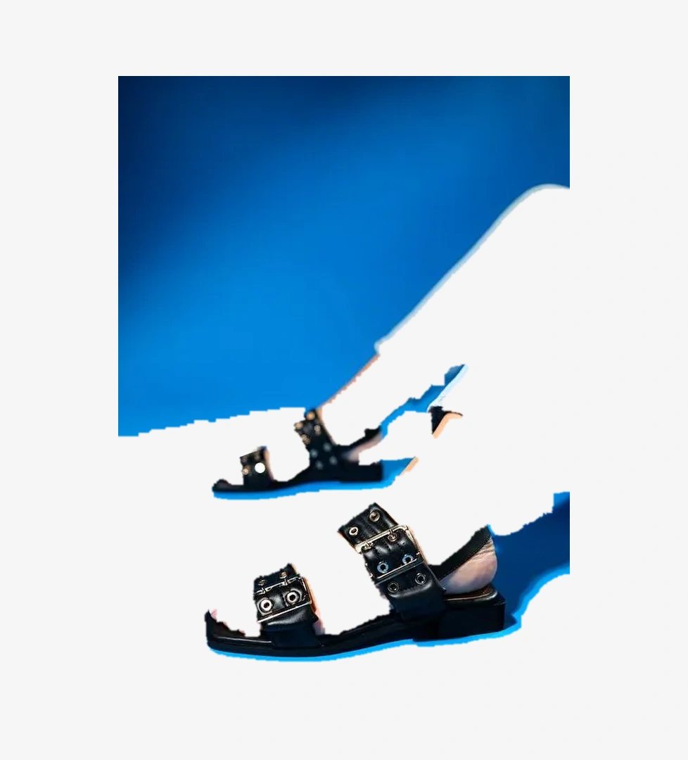 BLOB Siyah Cilt Altın Tokalı Kadın Sandalet - Görsel 1