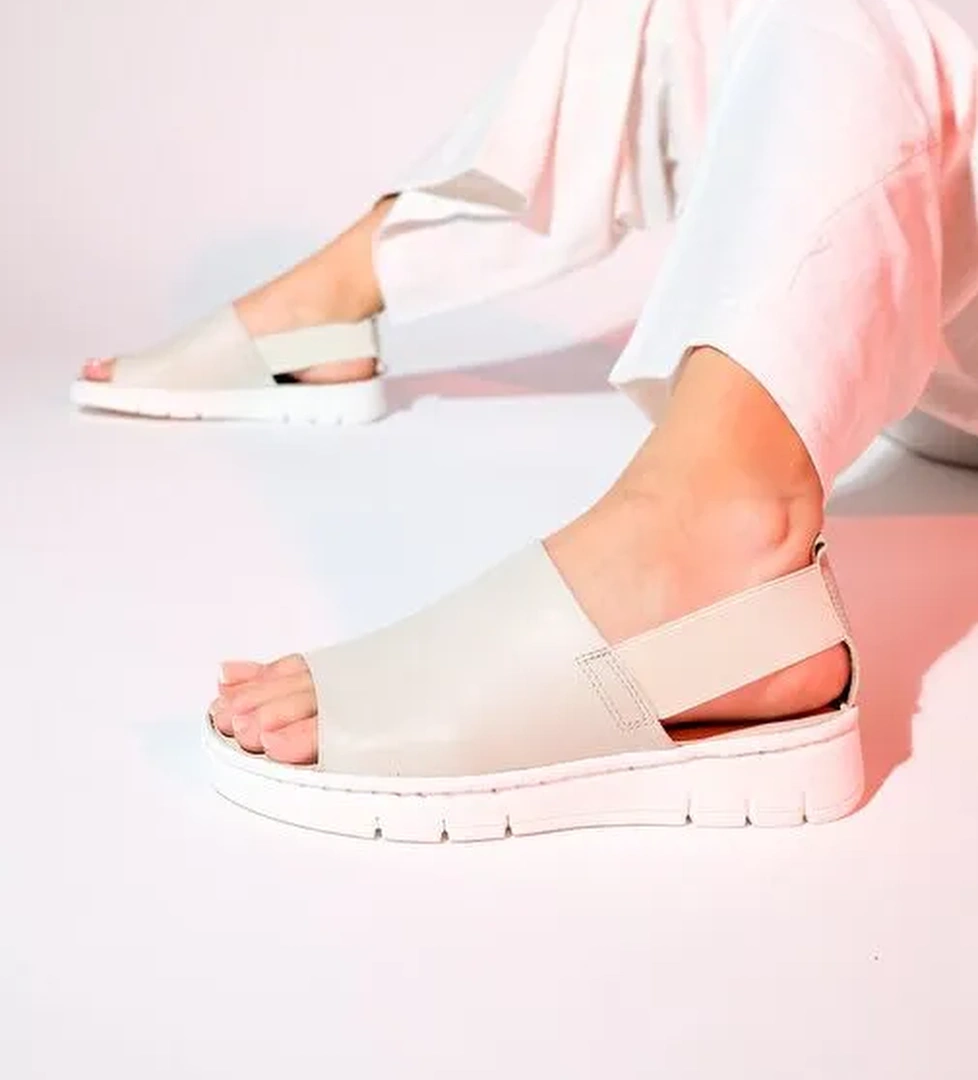 LONDOİ Bej Cilt Hakiki Deri Lastikli Kadın Sandalet - Görsel 1