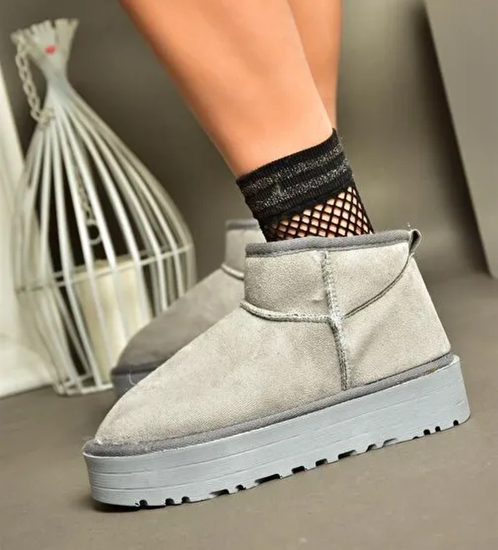 R612033402 Gri Süet İçi Tüylü Kalın Tabanlı Yarım Kadın Bot - Görsel 1