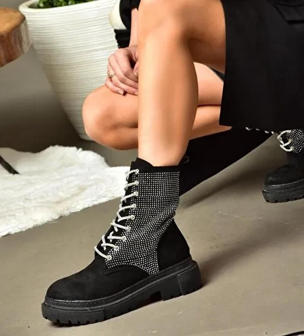 R726543602 Siyah Süet Taş Detaylı Kadın Postal Bot - Görsel 1