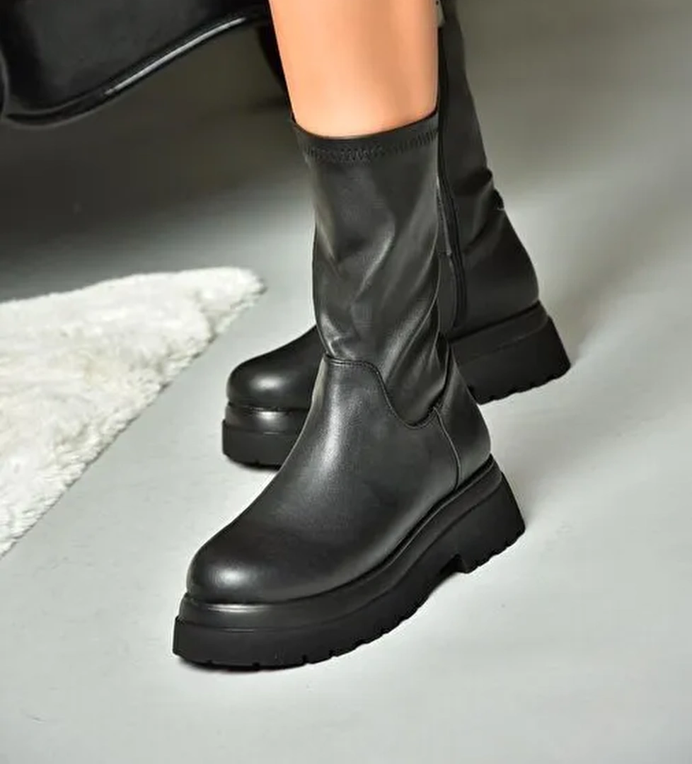 R267042009 Siyah Kalın Tabanlı Kadın Bot - Görsel 1