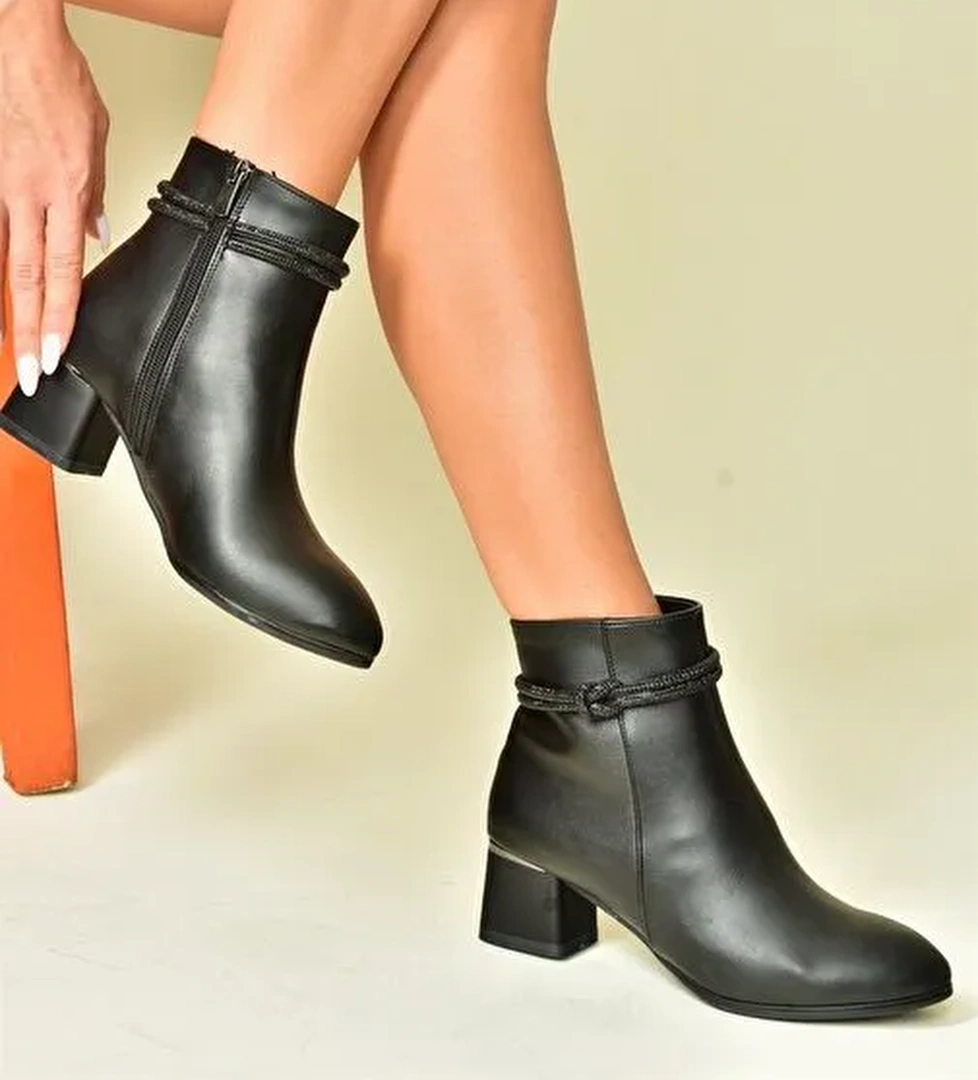 Siyah Taş Detaylı Kalın Topuklu Kadın Bot N251035009 - Görsel 1