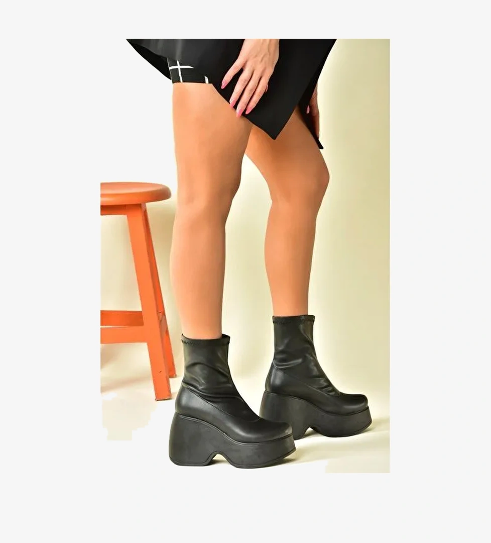 Siyah Dolgu Tabanlı Günlük Kadın Bot N973333309 - Görsel 1