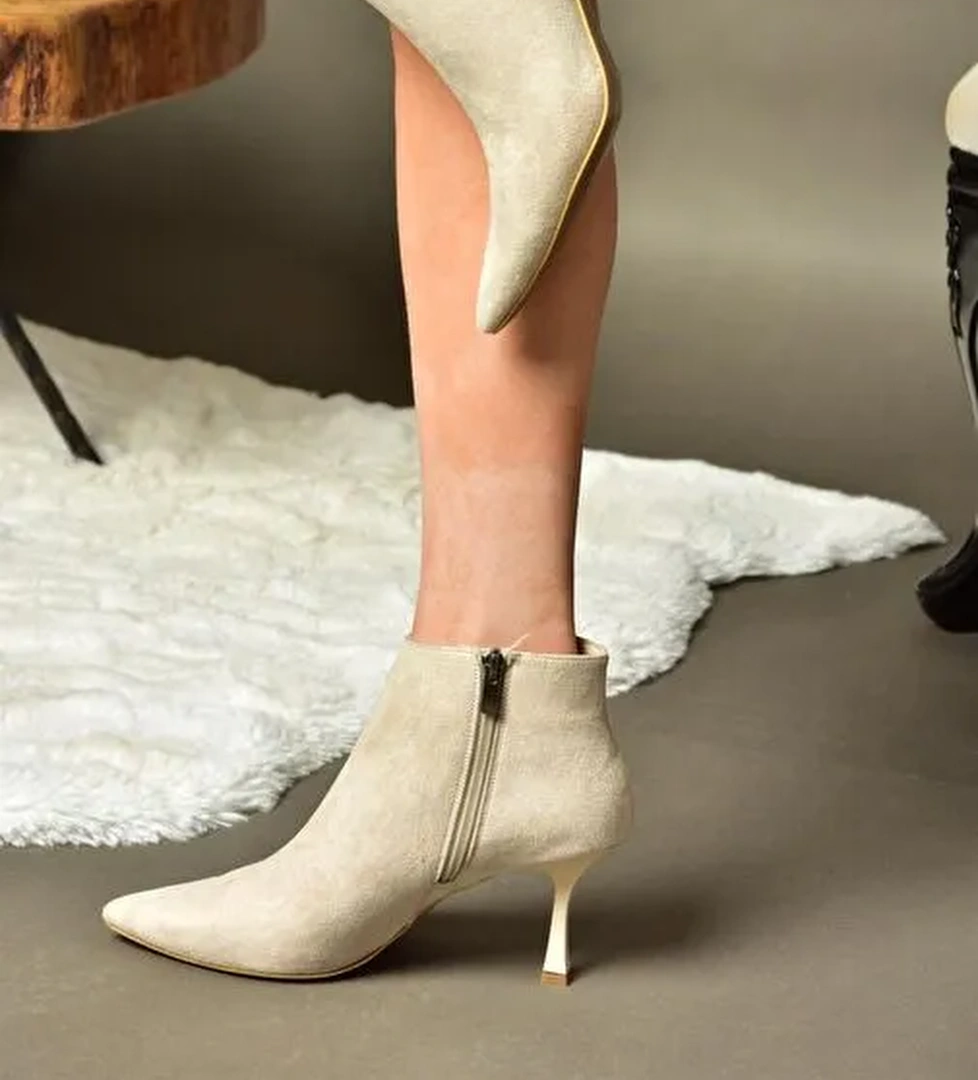 N282102102 Bej Süet İnce Topuklu Sivri Burun Kadın Bot - Görsel 1