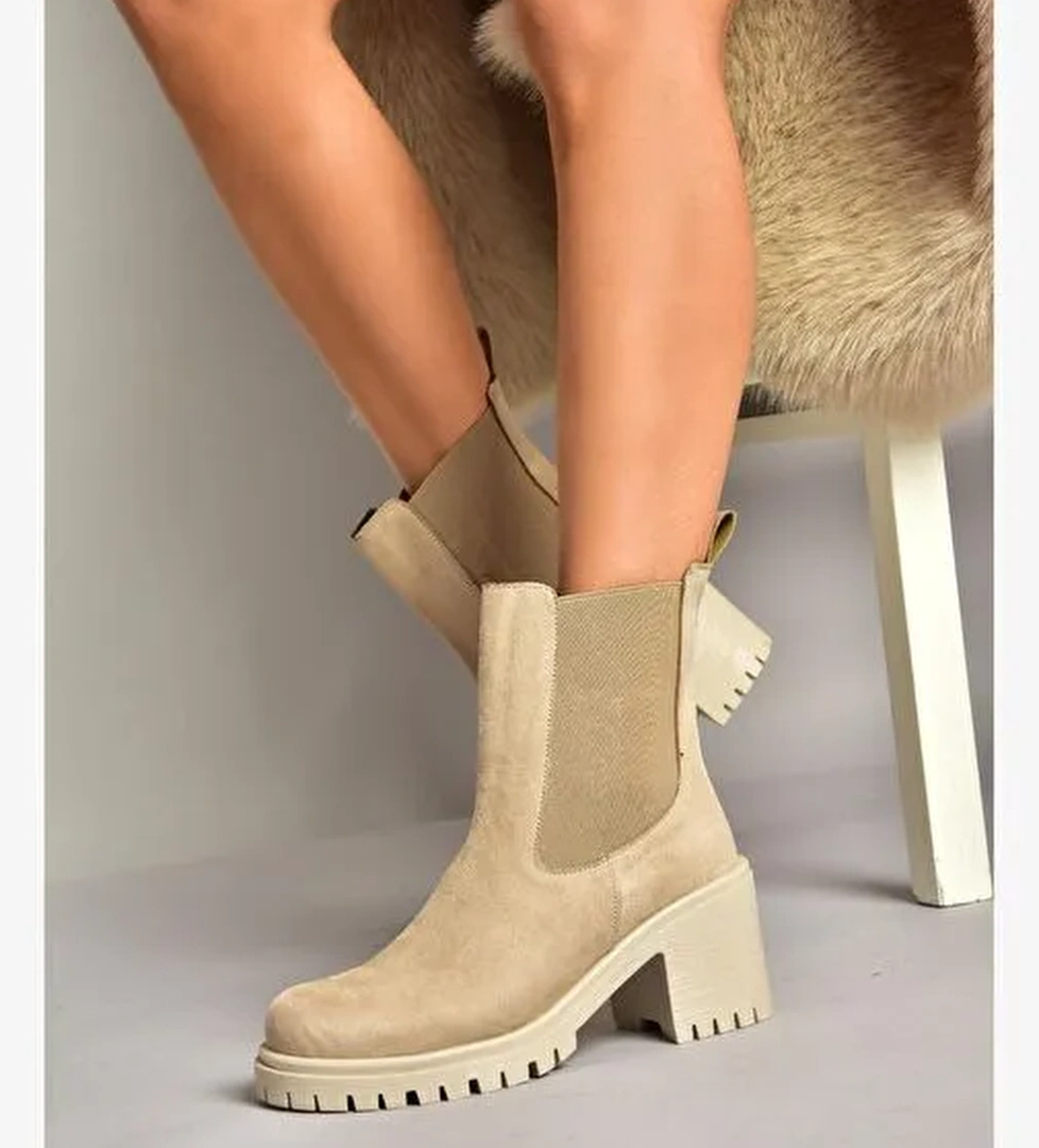 T726981602 Bej Süet Lastikli Kalın Topuklu Kadın Bot - Görsel 1