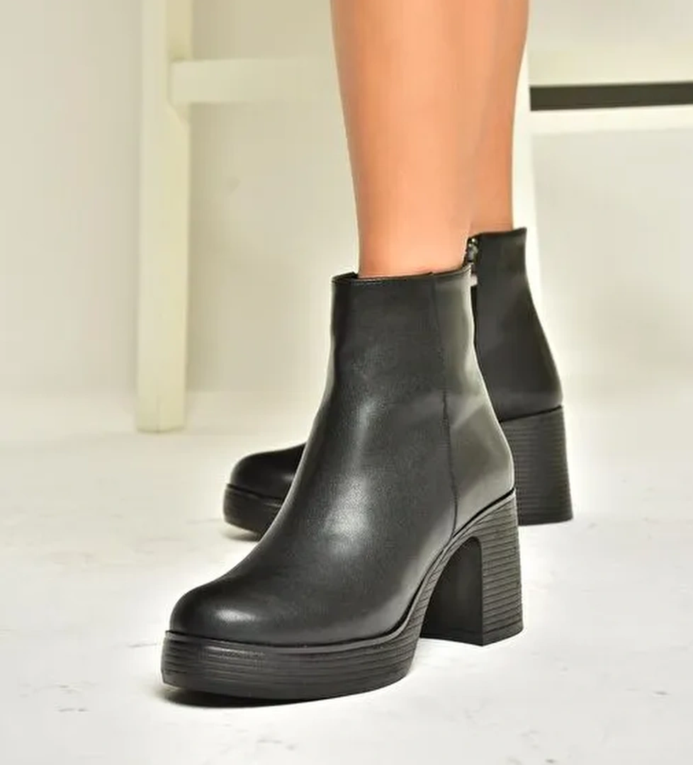 T820197409 Siyah Kalın Topuklu Kadın Bot - Görsel 1