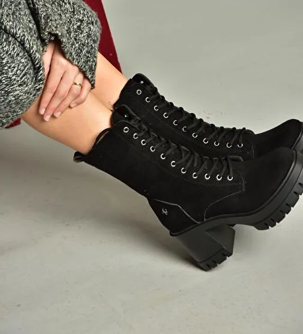 T973559002 Siyah Süet Kalın Topuklu Kadın Postal Bot - Görsel 1