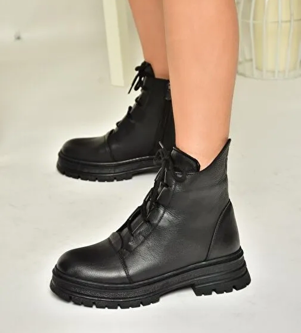 T555102903 Siyah Hakiki Deri Alçak Topuklu Kadın Bot - Görsel 1