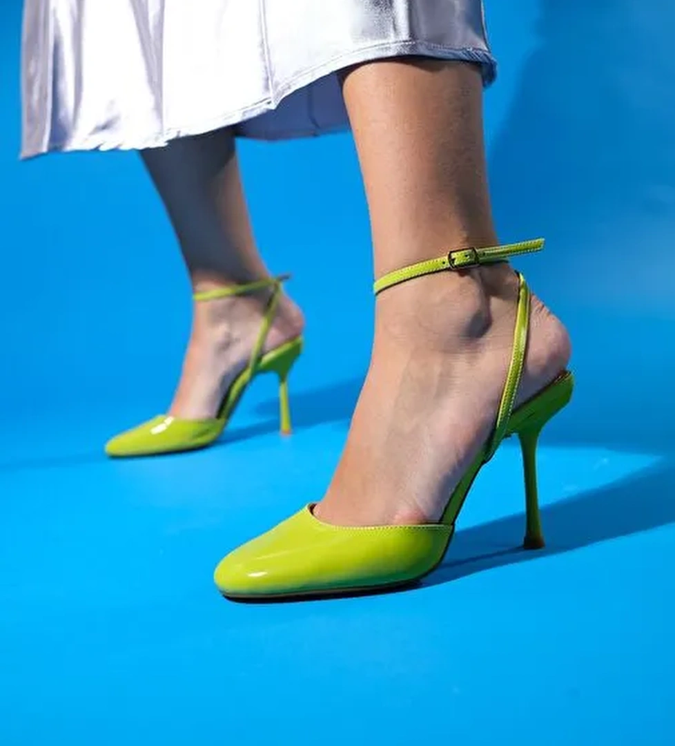 BLUES Yeşil Rugan Yuvarlak Burun Bilekten Bağlamalı Kadın Yüksek Topuklu Ayakkabı - Görsel 1