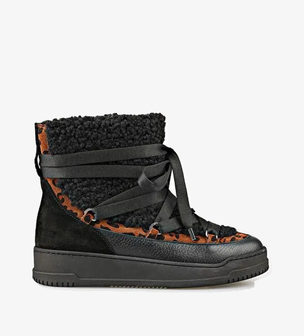 Siyah Kadın Spor Bot - Görsel 1