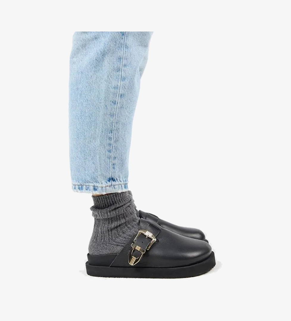 Manijero Siyah Kadın Deri Terlik MNJ.160.02 - Görsel 1