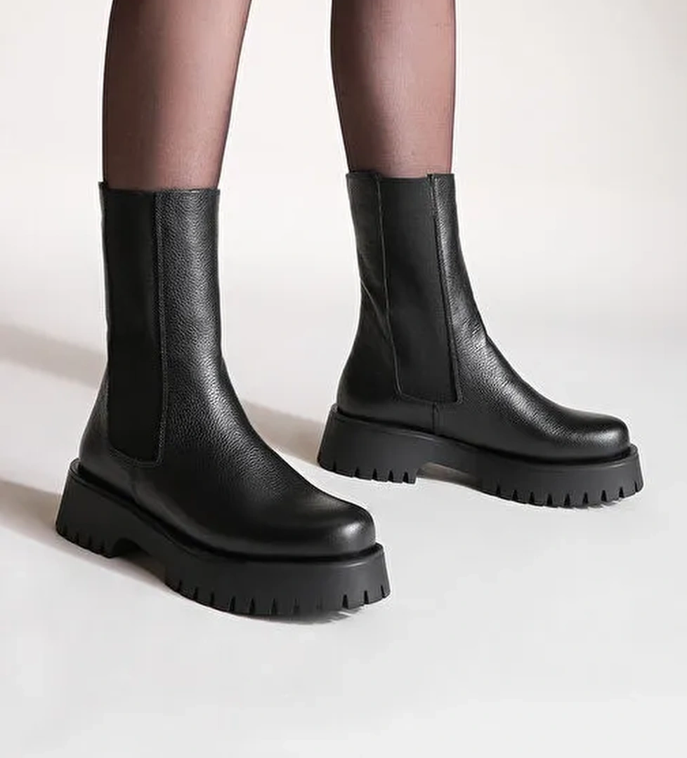 Kadın Hakiki Deri Günlük Bot Kalın Tırtıklı Taban Elastik Yan Bantlı Bukre Siyah - Görsel 1